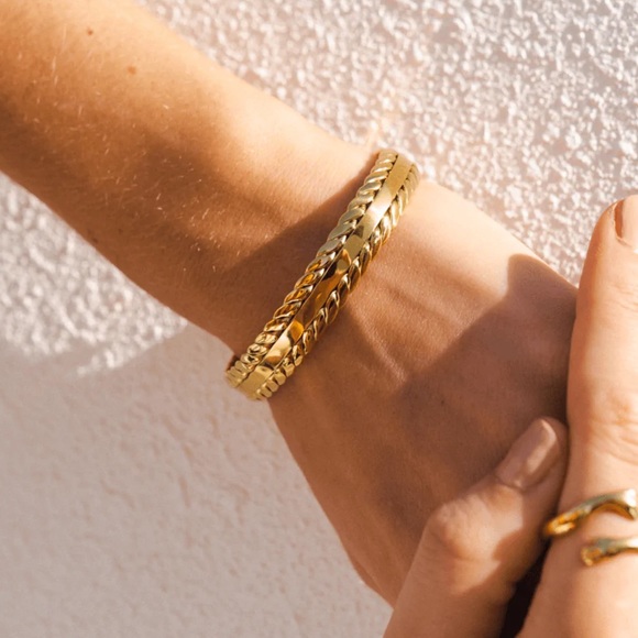 Jewelry - Leaves bangle bracelet